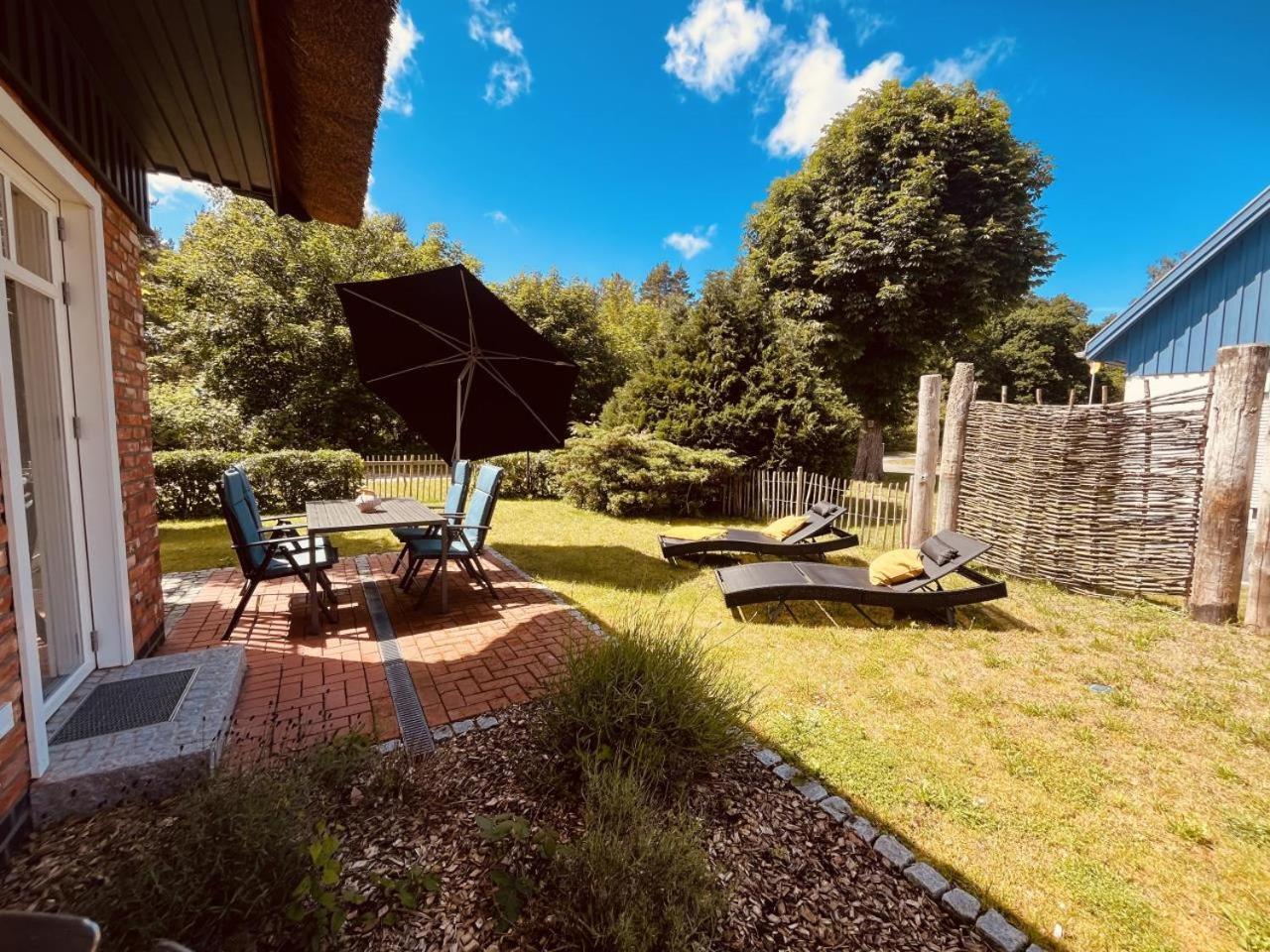 Friesia Urlaub Unterm Reetdach Fuer 4 Pers Terrasse Garten 2 Sz บอร์น ภายนอก รูปภาพ